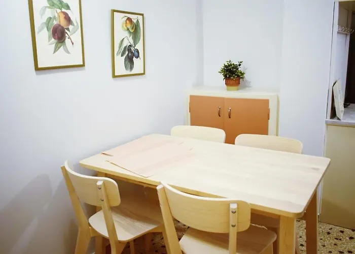 Stylish Apt In The Historic Heart Of The City